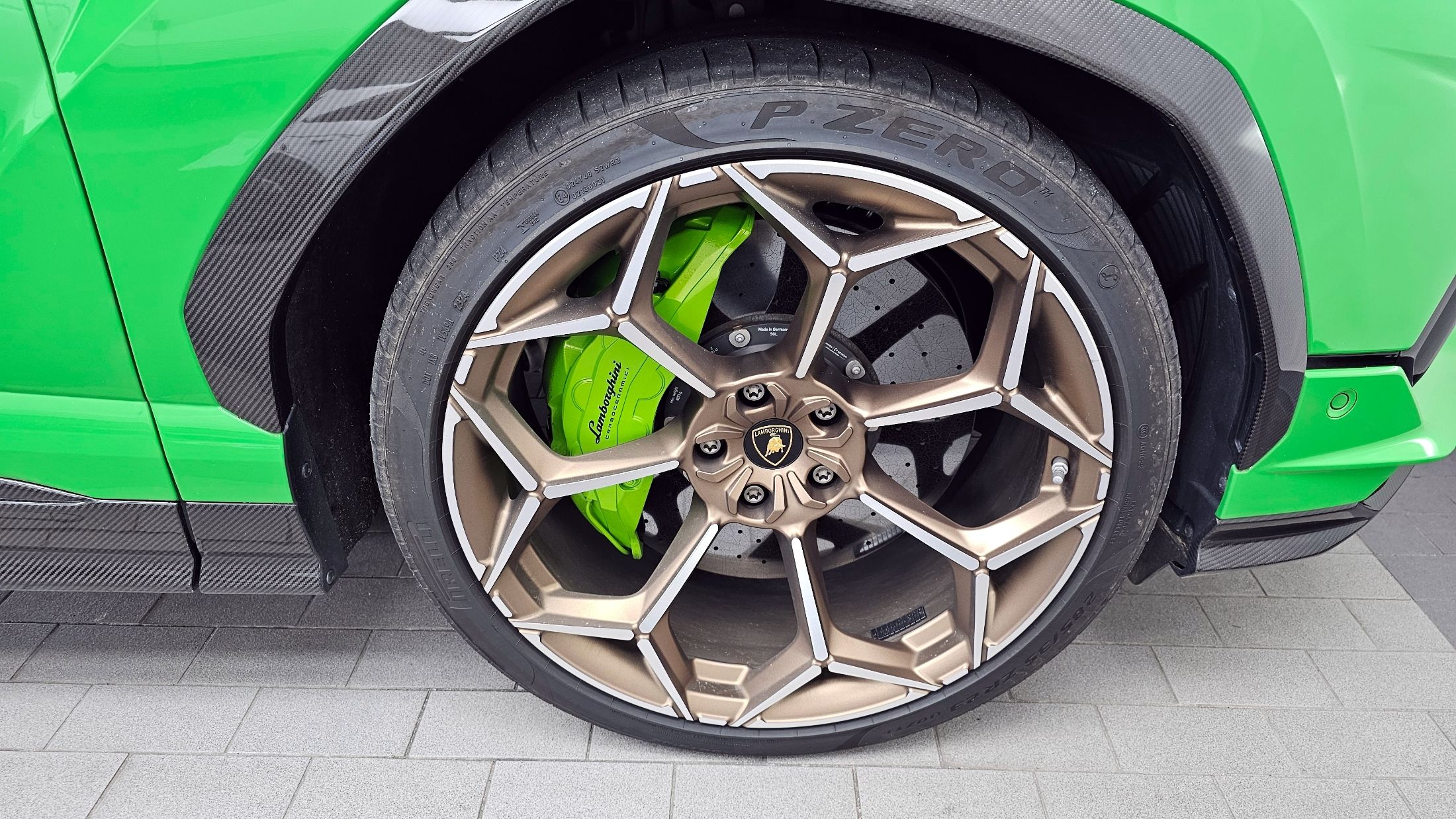 LAMBORGHINI URUS 2024