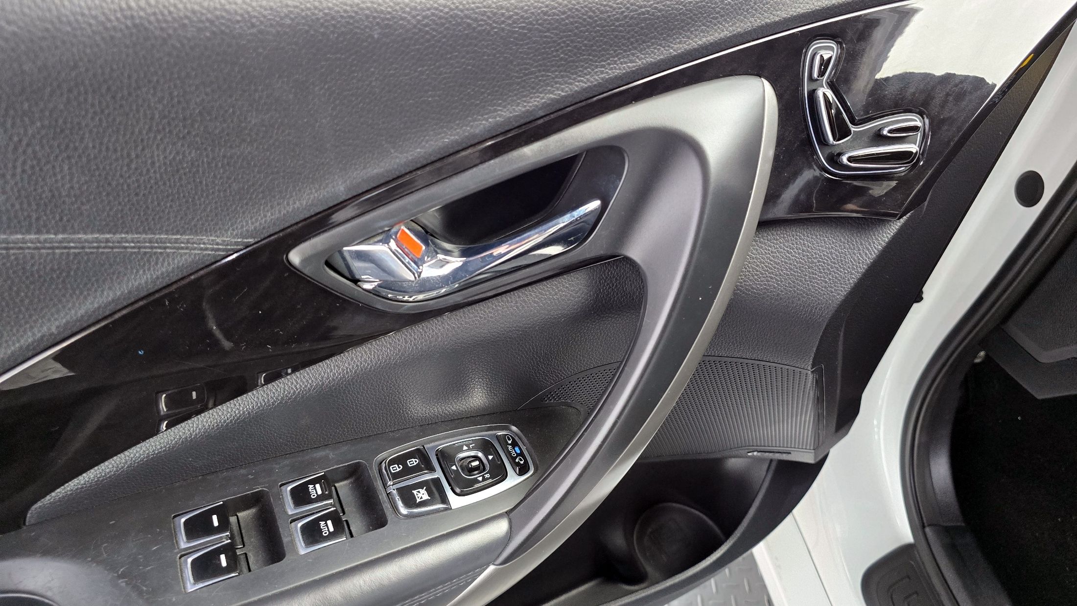 HYUNDAI GRANDEUR HG 2014