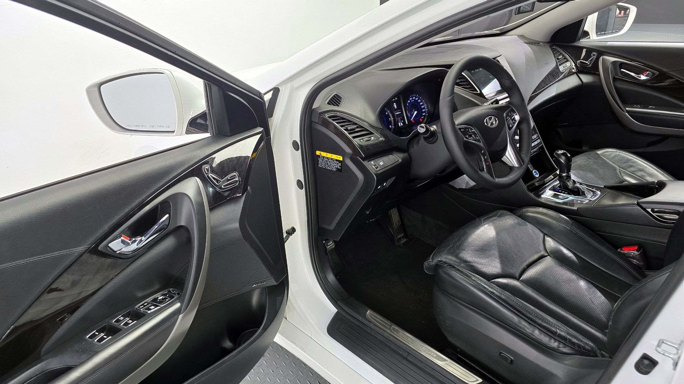 HYUNDAI GRANDEUR HG 2014