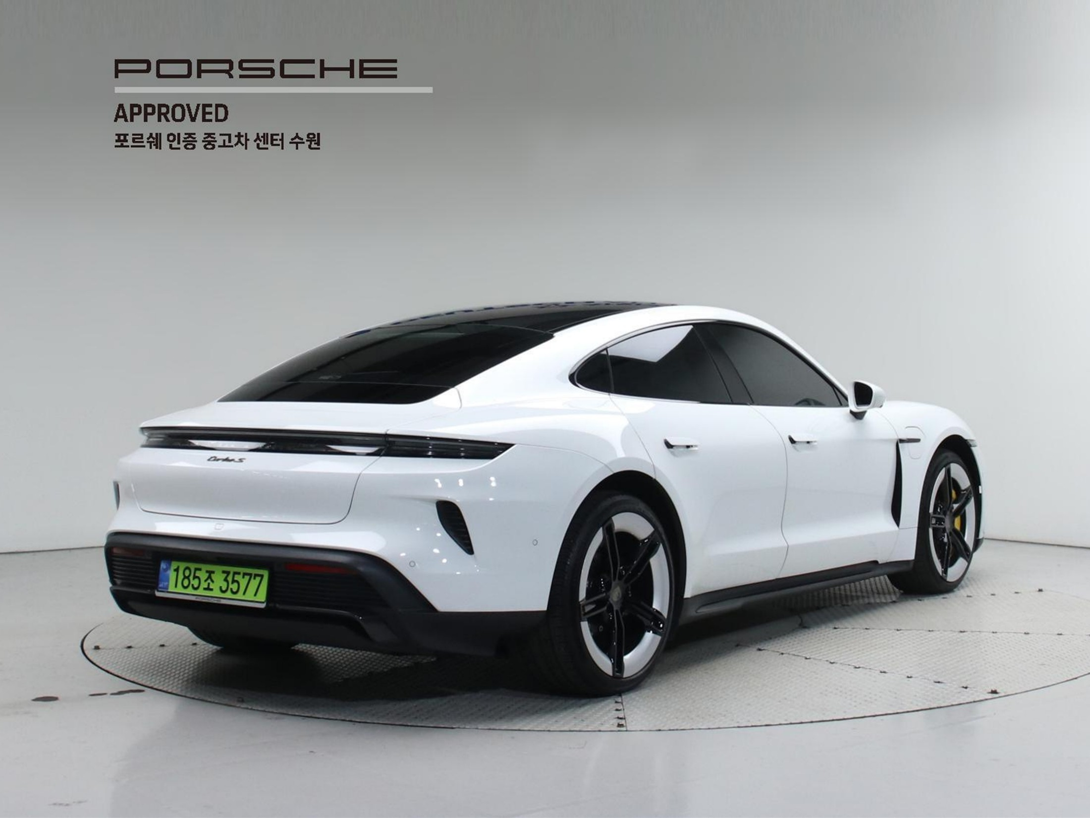 PORSCHE TAYCAN 2025