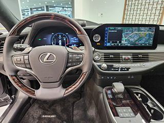 LEXUS LS500 2024