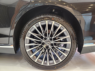 LEXUS LS500 2024