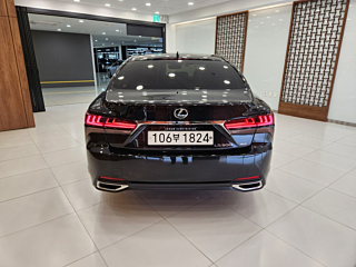 LEXUS LS500 2024