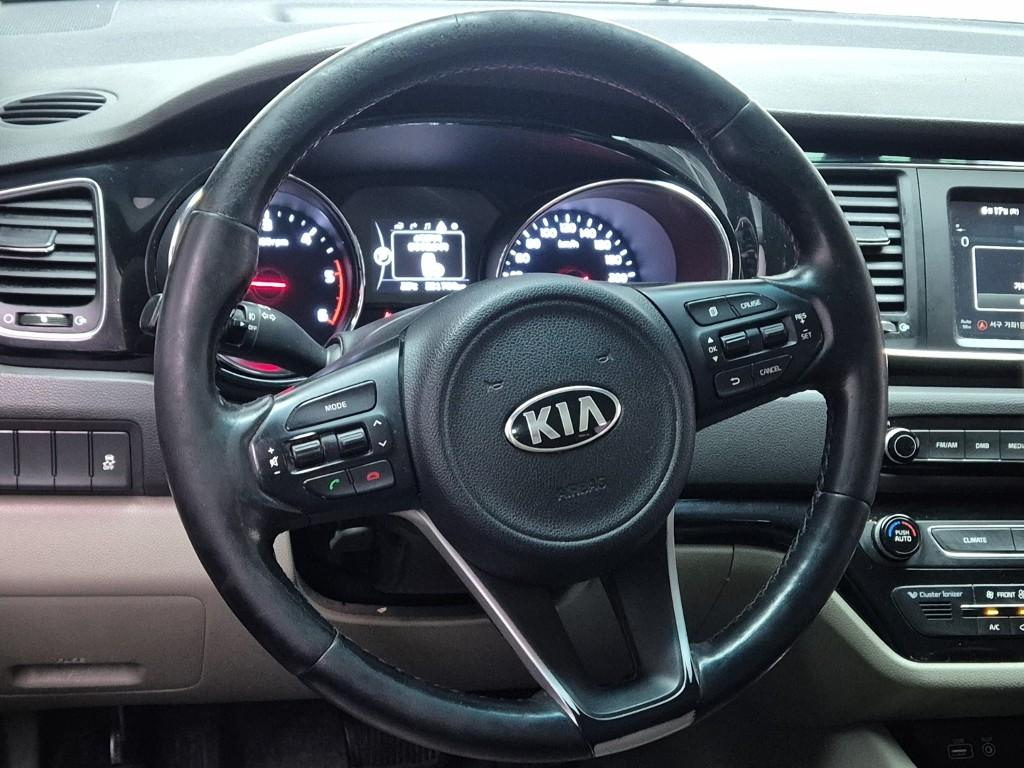 KIA CARNIVAL 2016