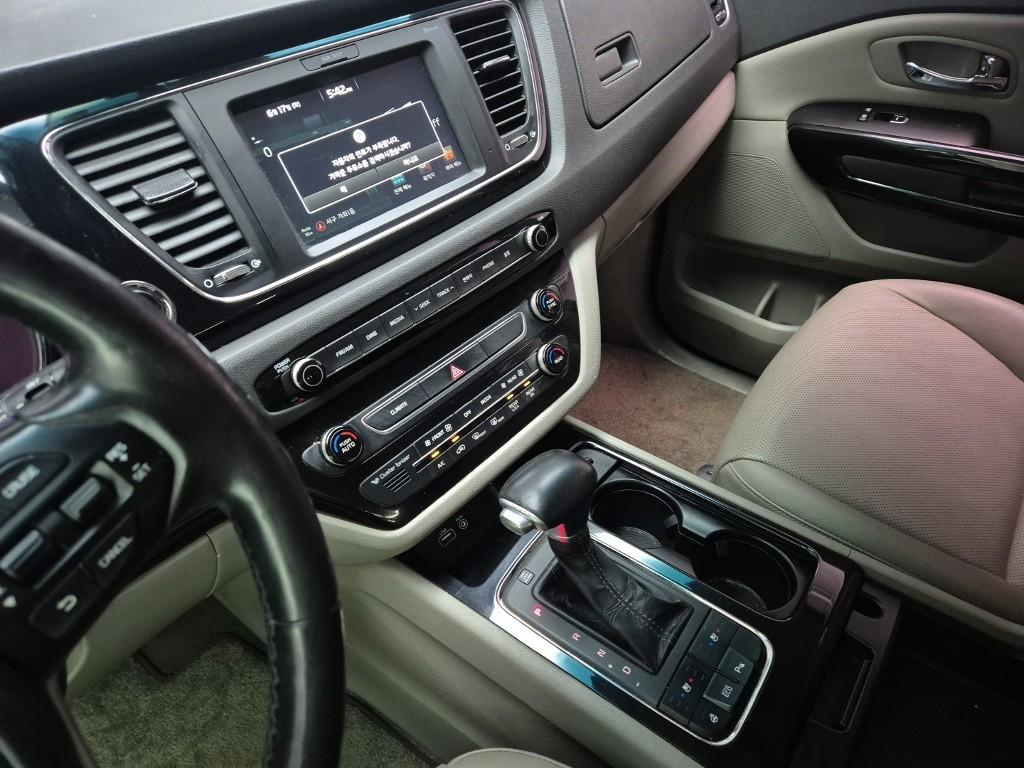 KIA CARNIVAL 2016