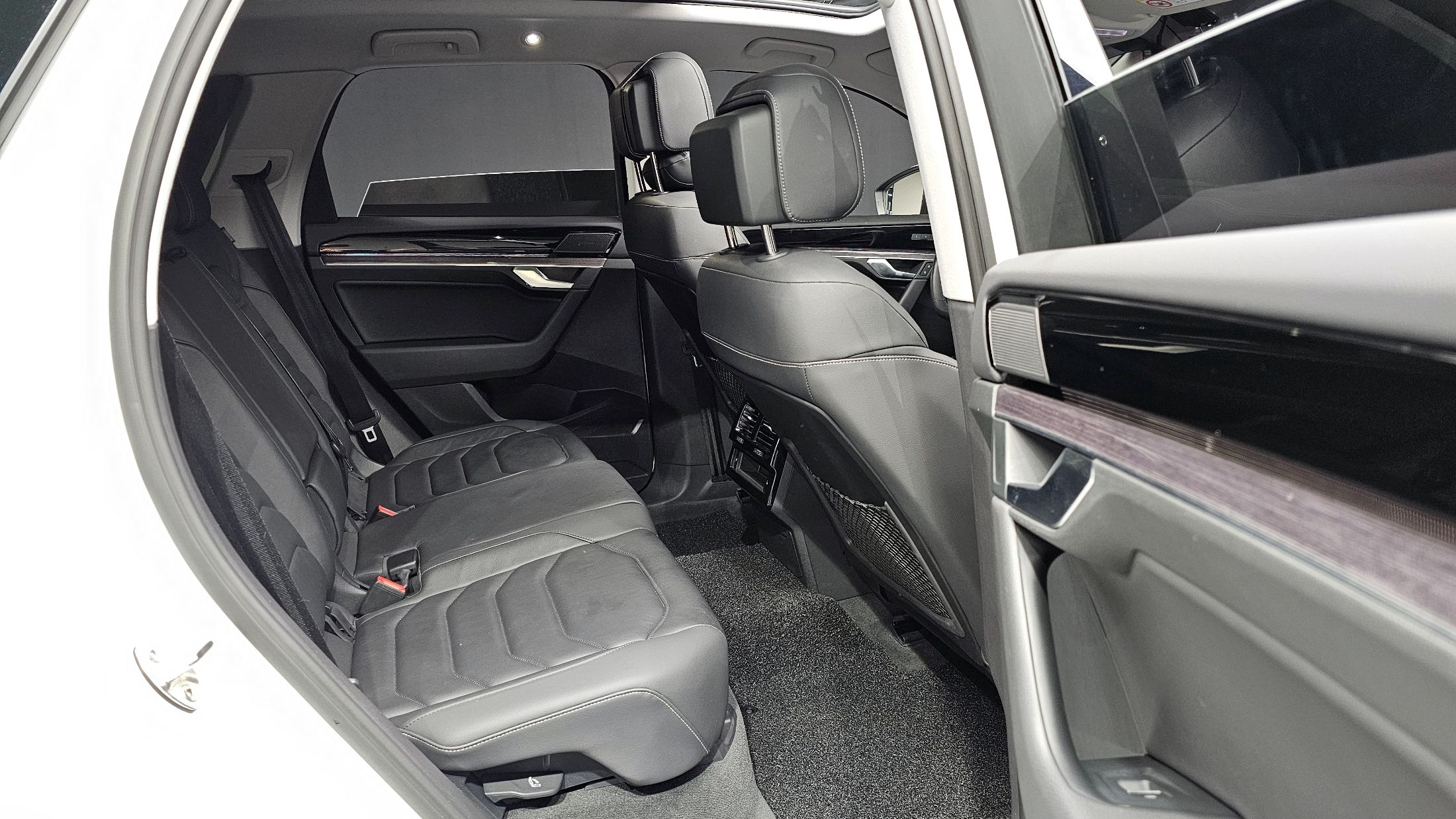 VOLKSWAGEN TOUAREG 2023