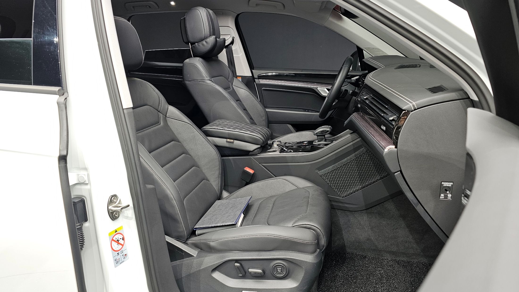 VOLKSWAGEN TOUAREG 2023