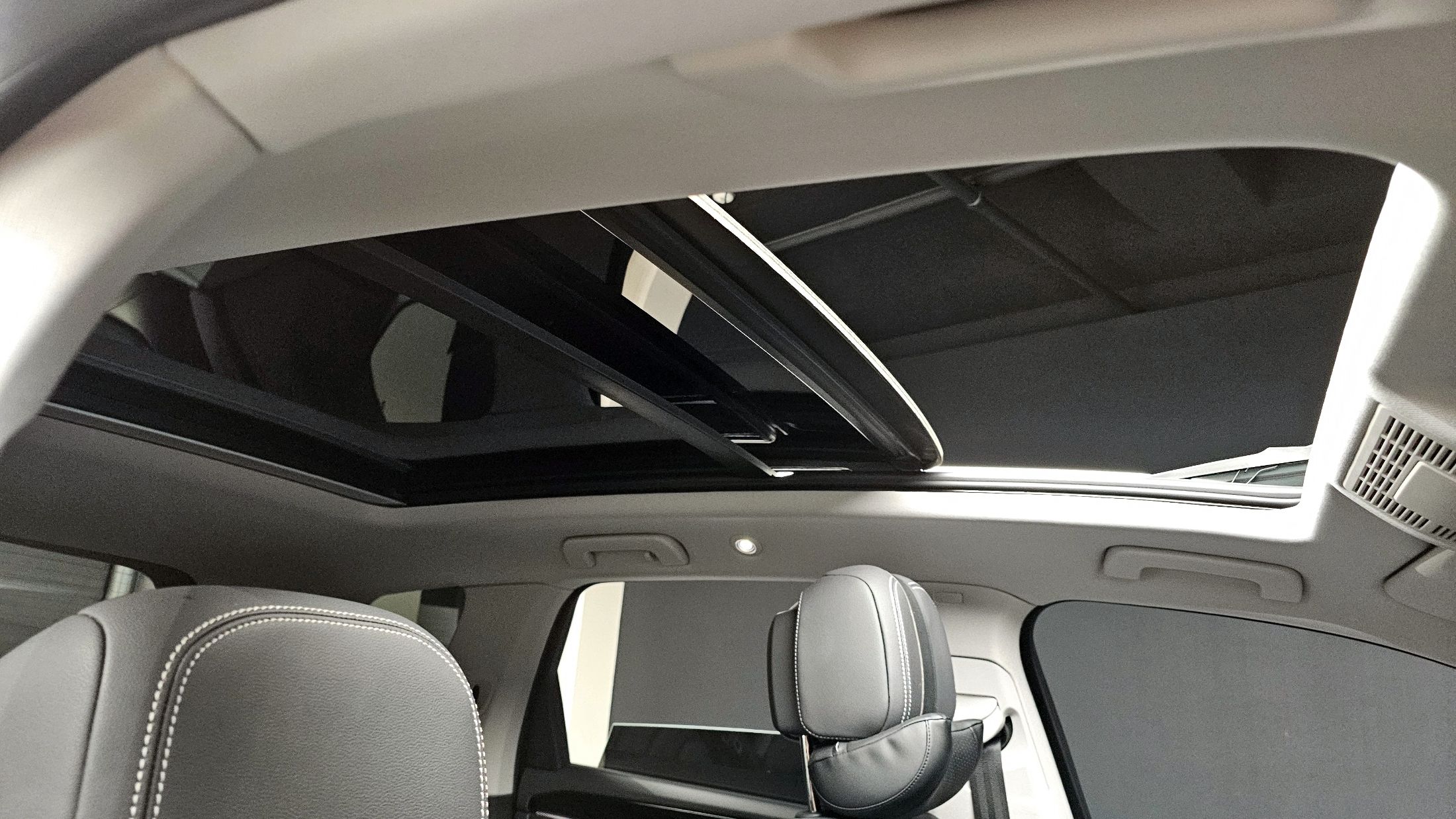 VOLKSWAGEN TOUAREG 2023