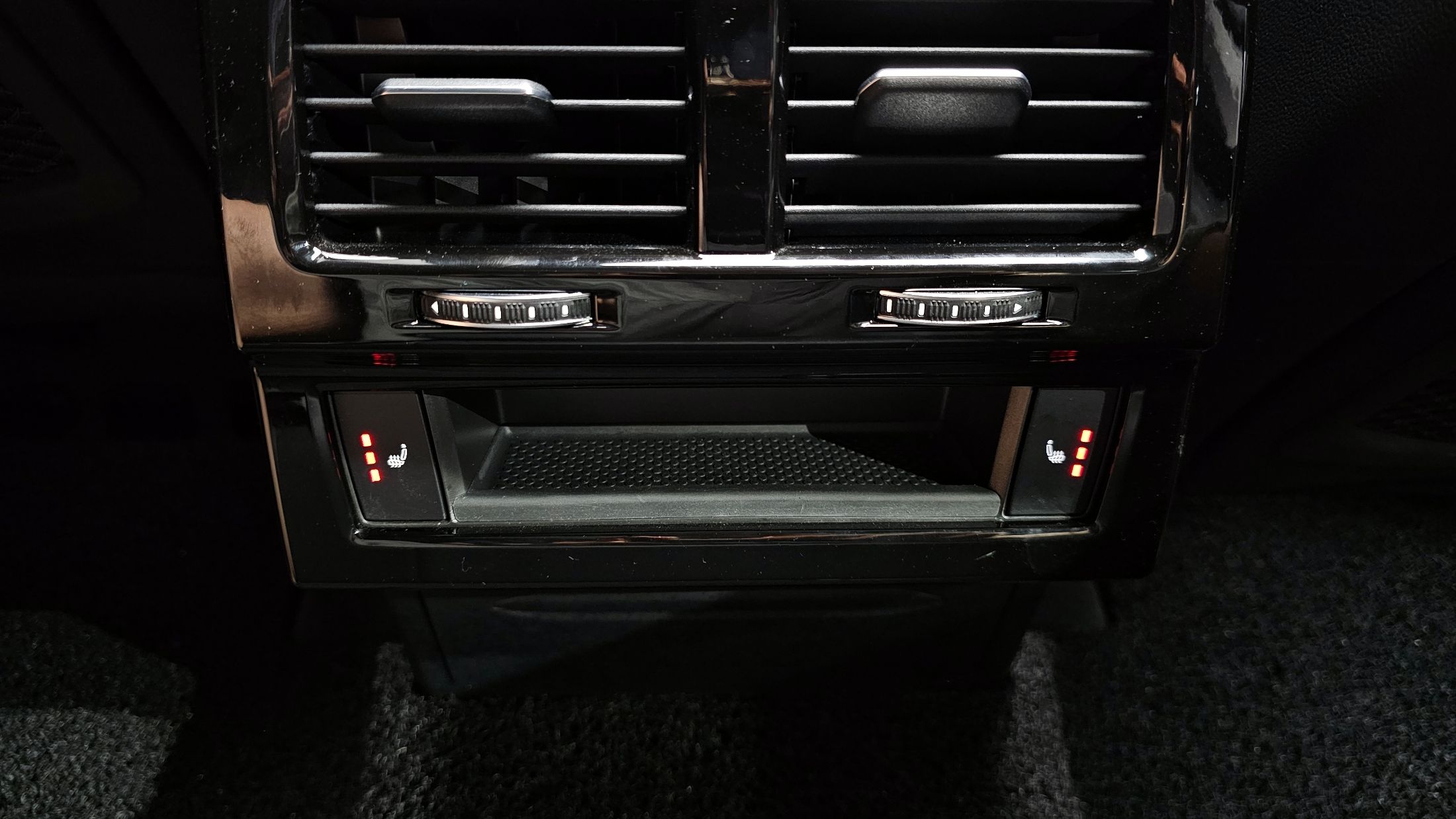 VOLKSWAGEN TOUAREG 2023