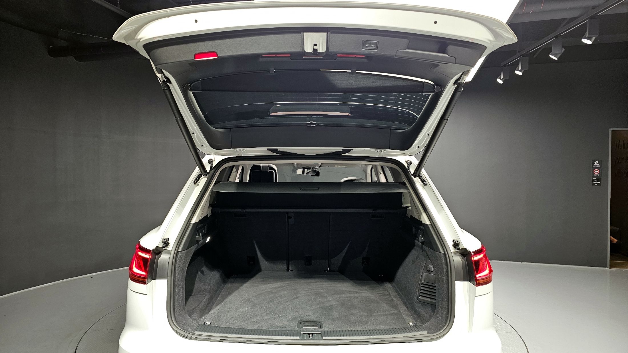 VOLKSWAGEN TOUAREG 2023