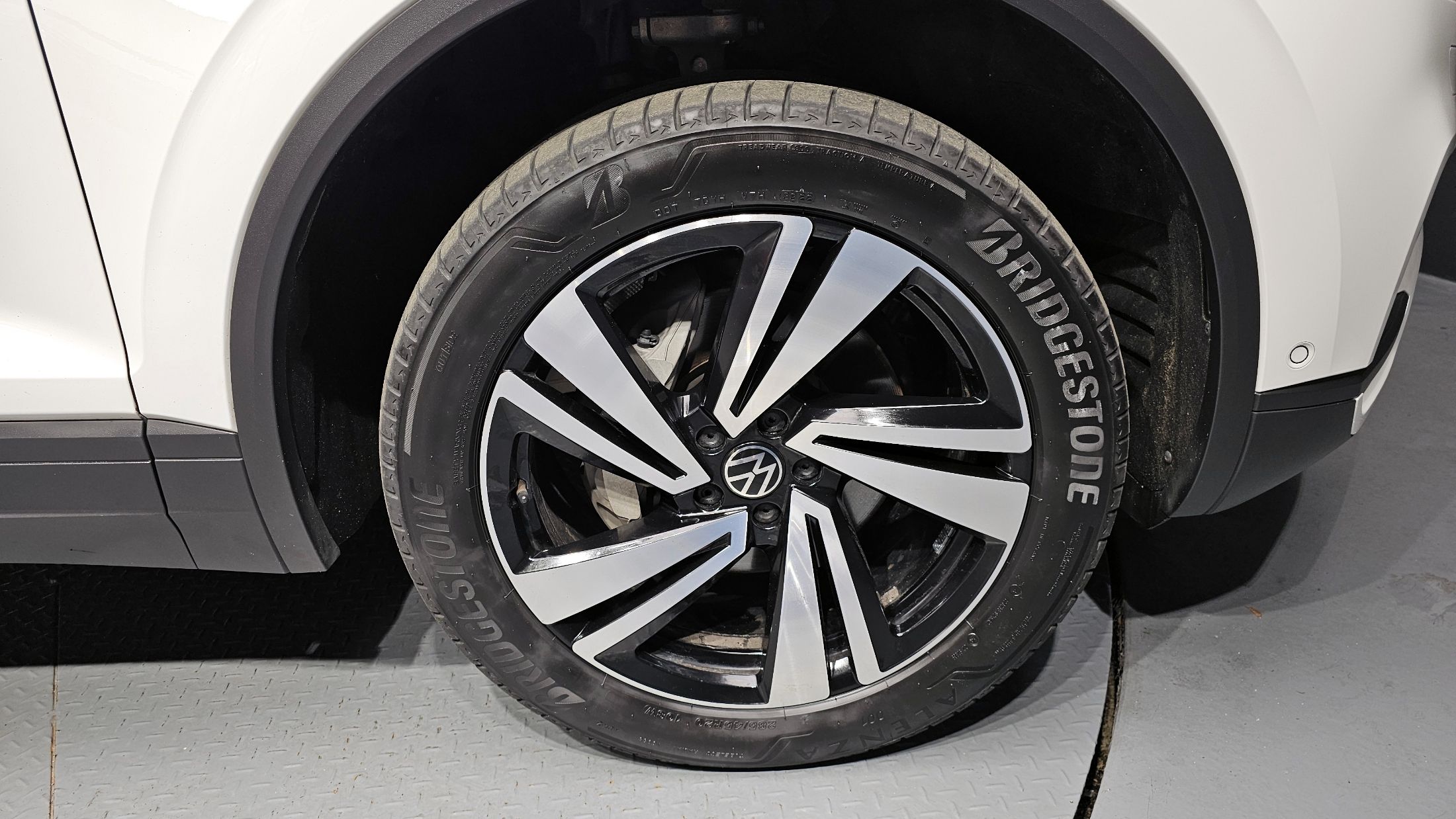 VOLKSWAGEN TOUAREG 2023