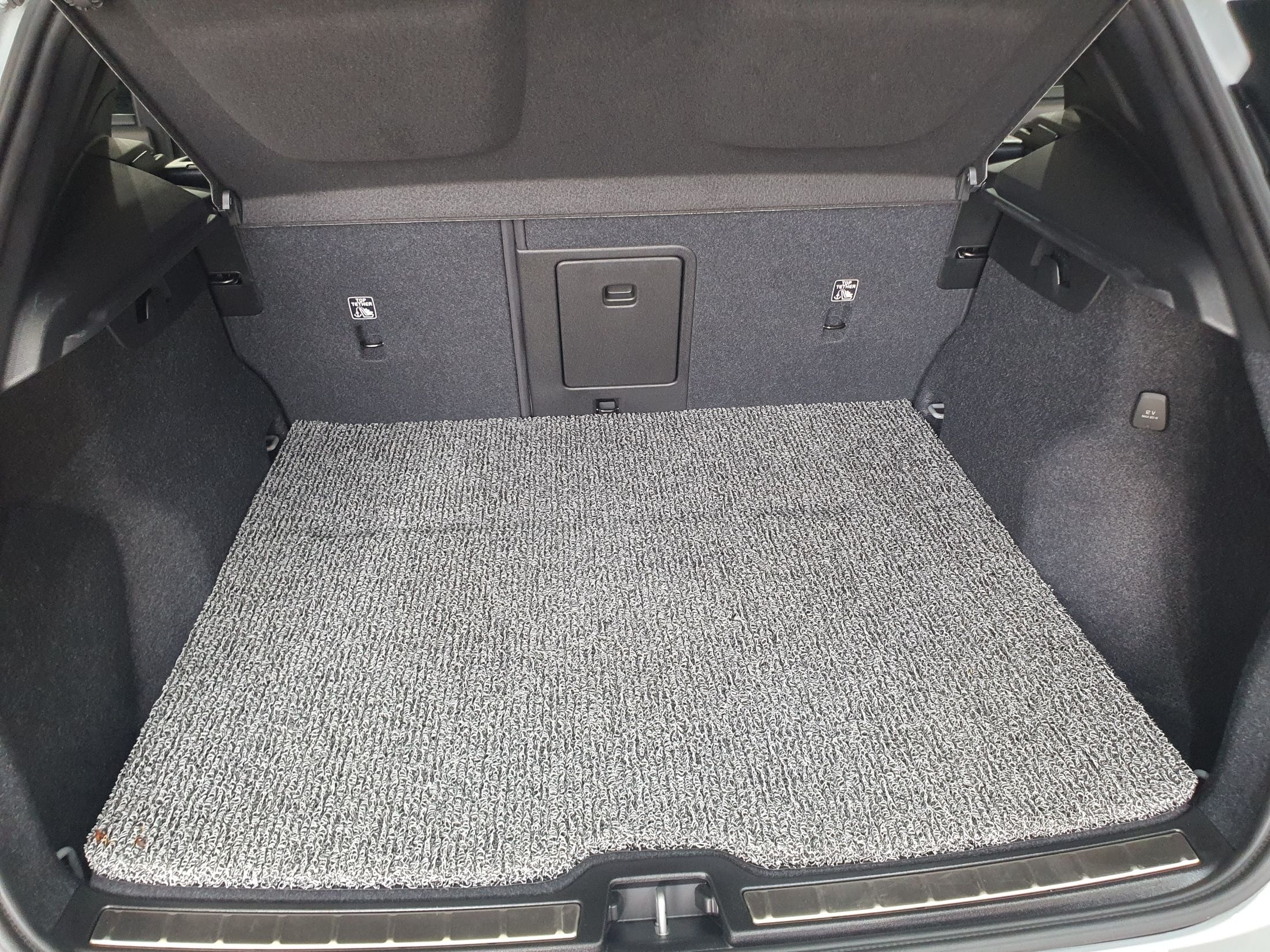 VOLVO XC40 2025