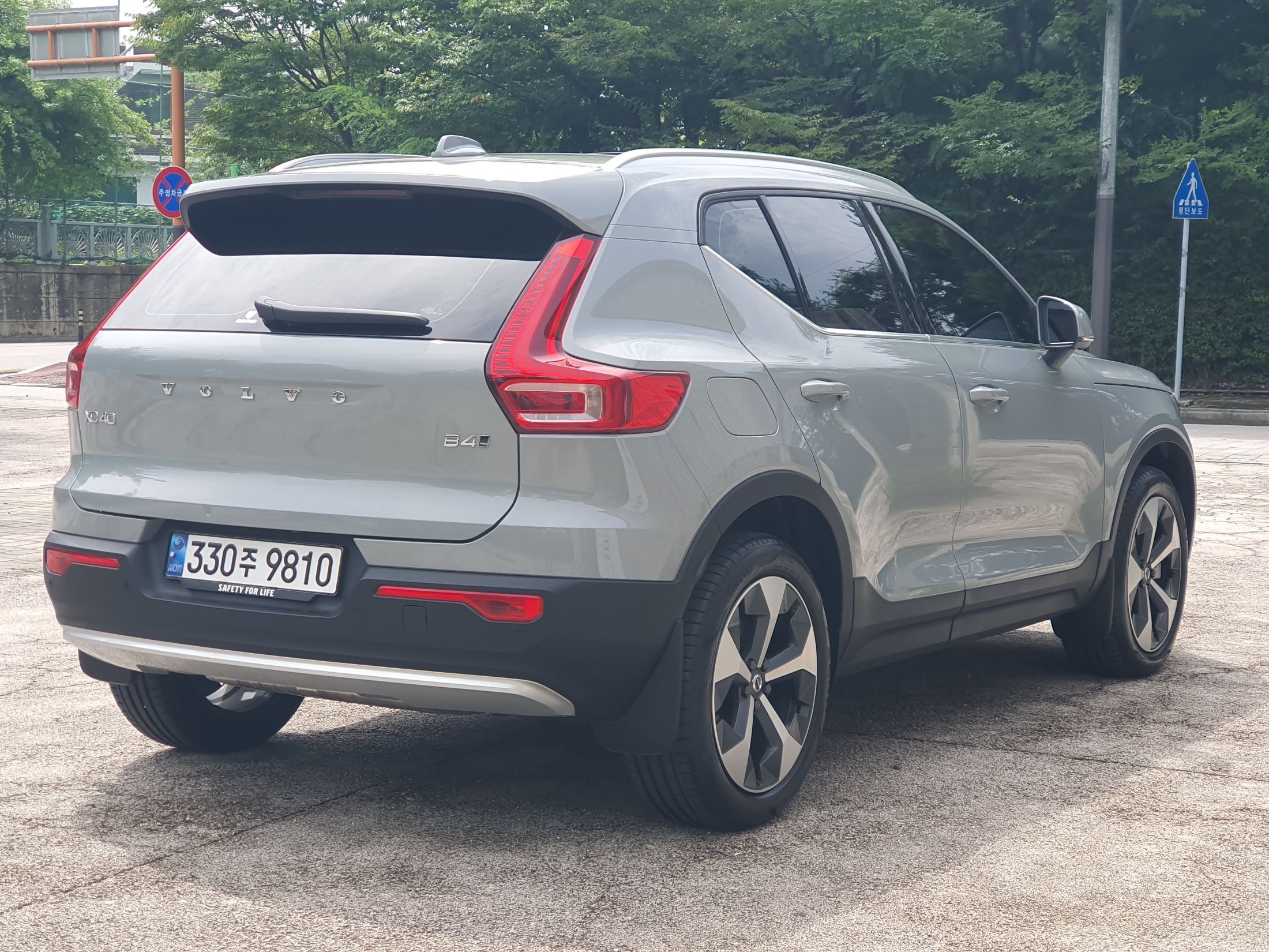 VOLVO XC40 2025