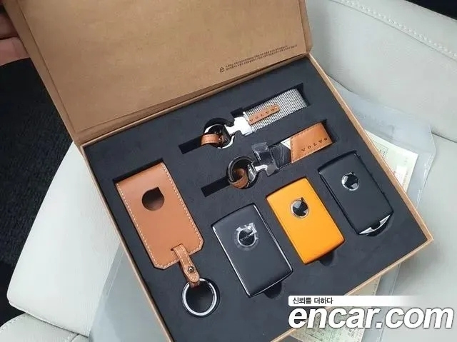 VOLVO XC40 2025