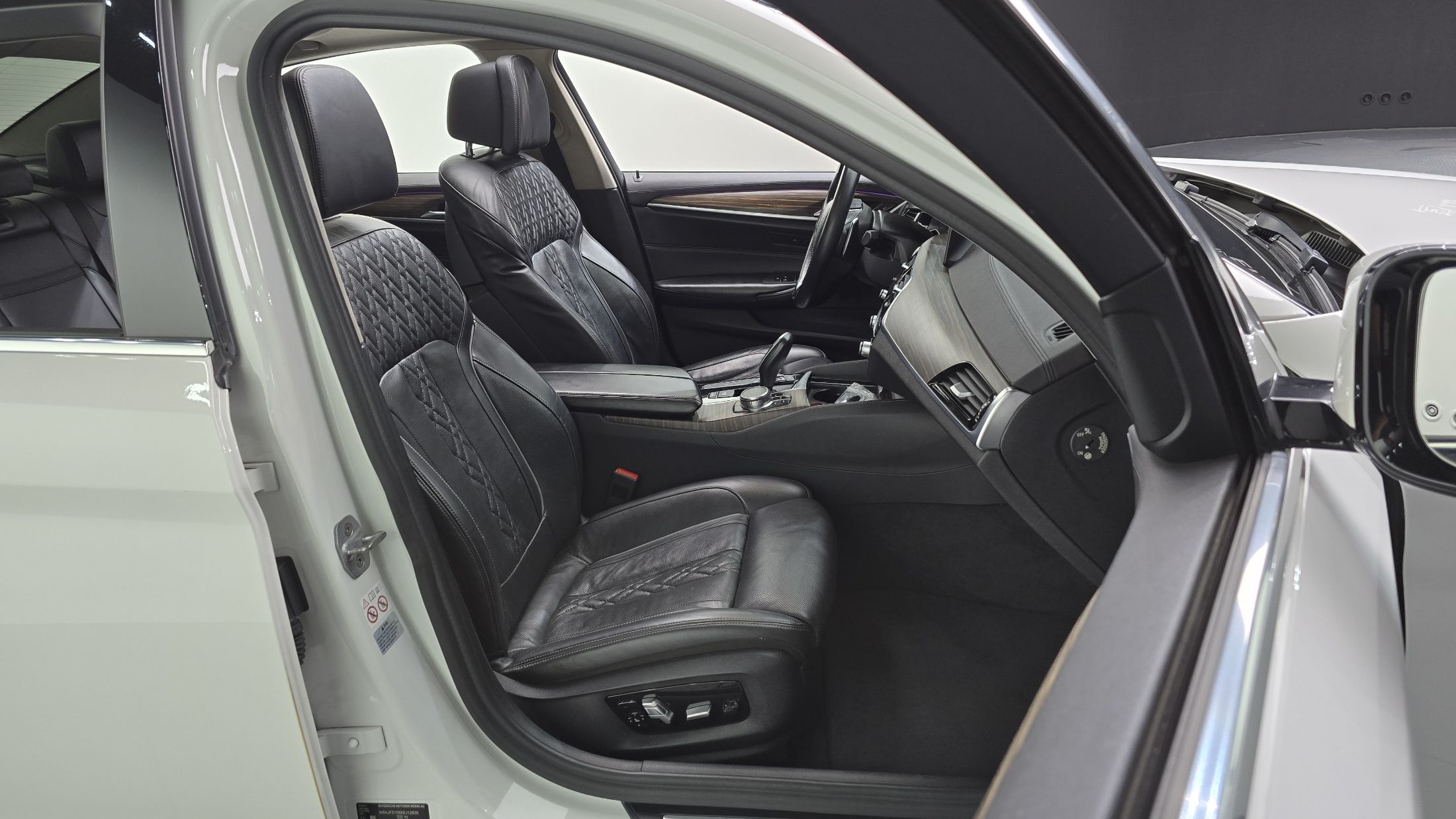 BMW 5-SERIES G30 2019