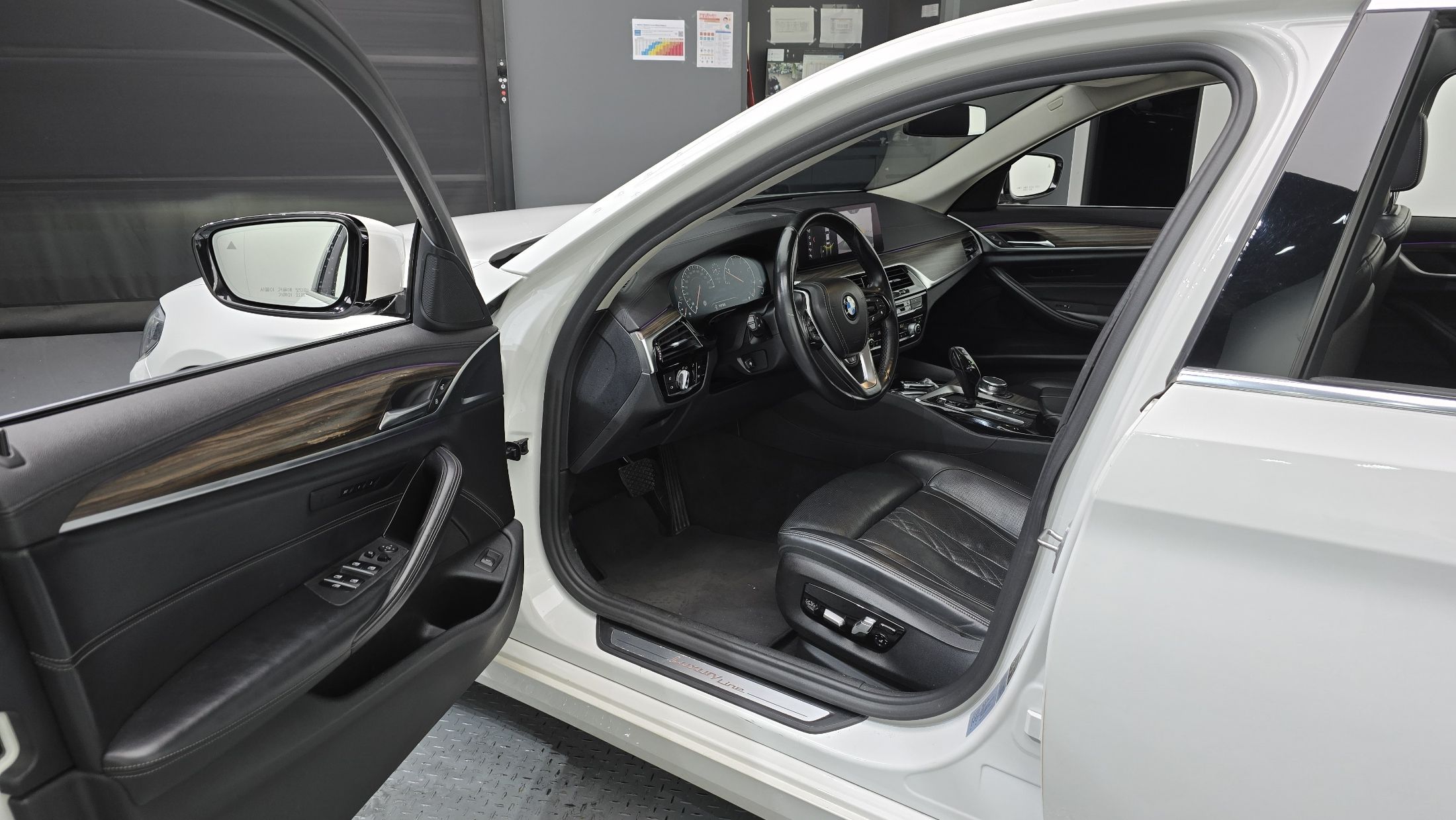 BMW 5-SERIES G30 2019