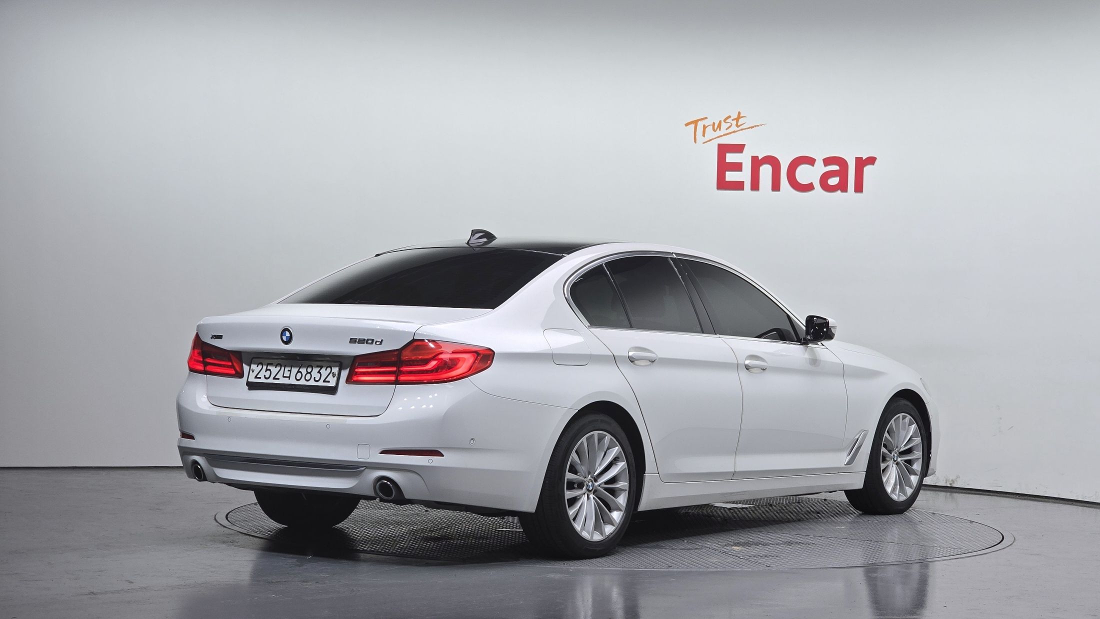 BMW 5-SERIES G30 2019
