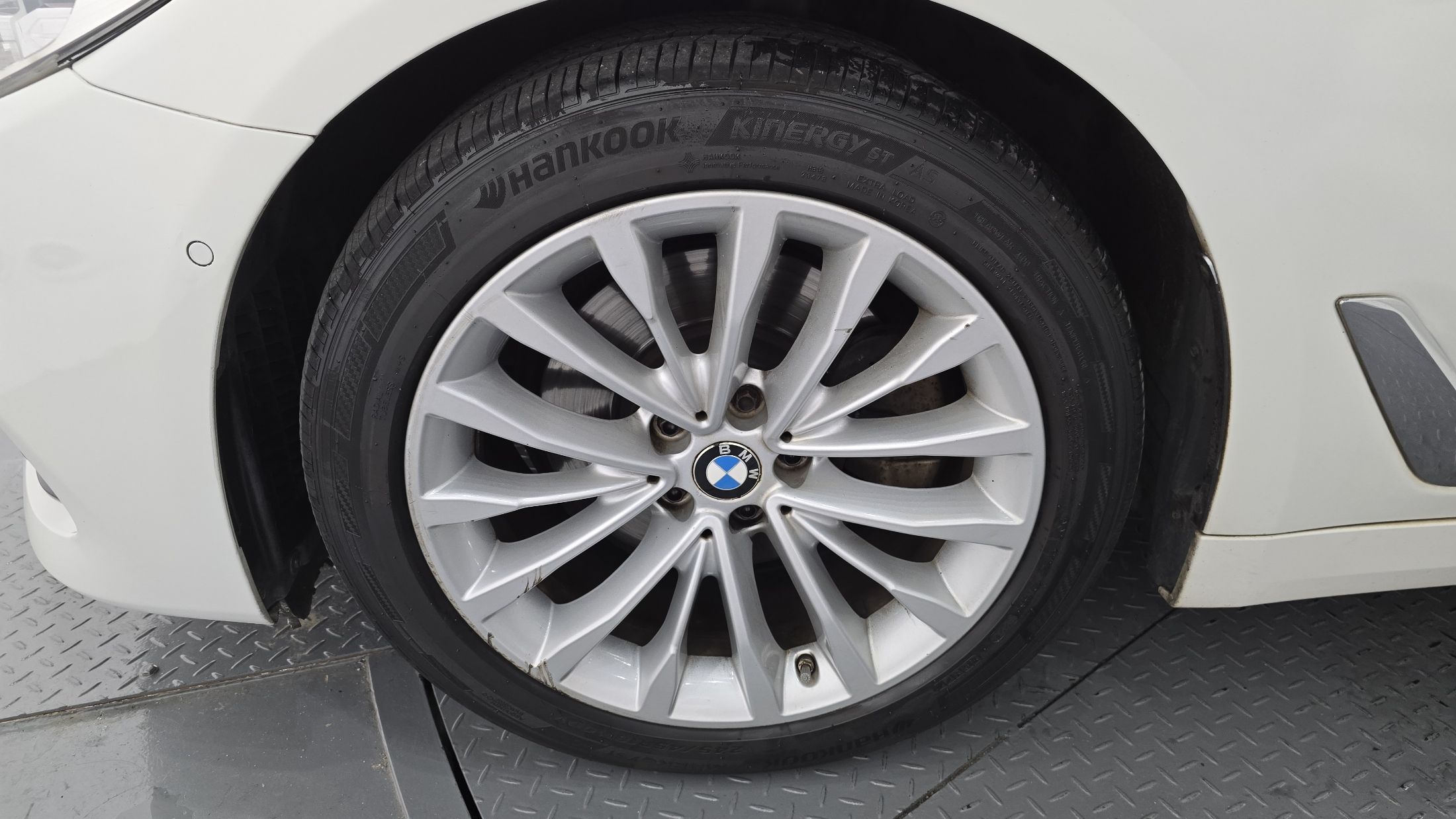 BMW 5-SERIES G30 2019