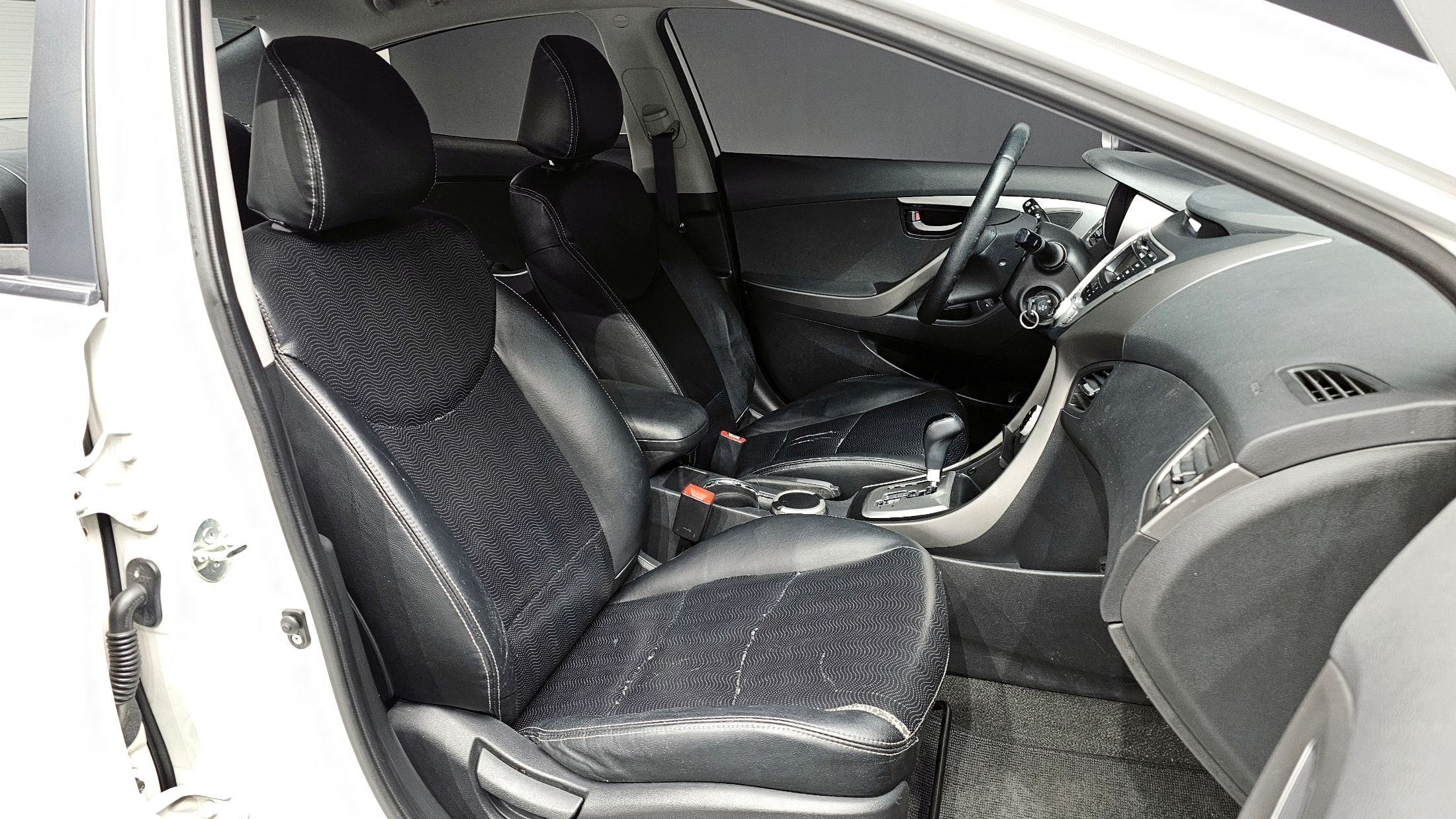 HYUNDAI AVANTE MD 2010