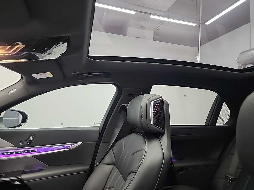 BMW 7-SERIES G70 2025