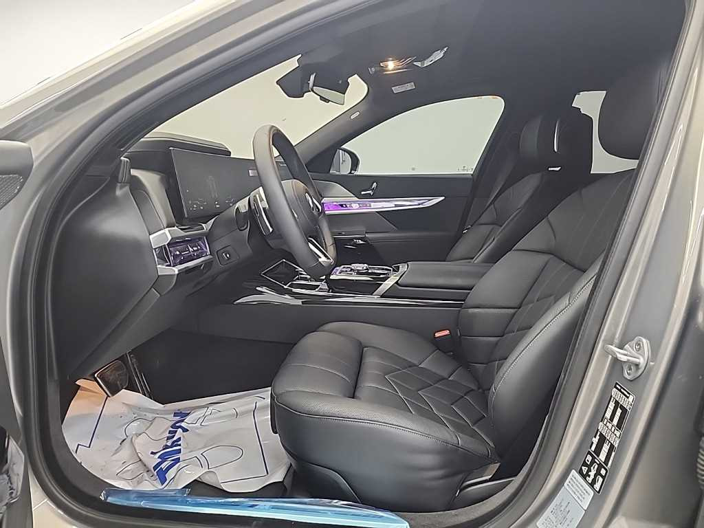 BMW 7-SERIES G70 2025