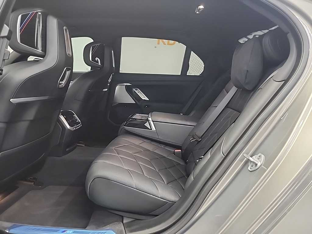 BMW 7-SERIES G70 2025