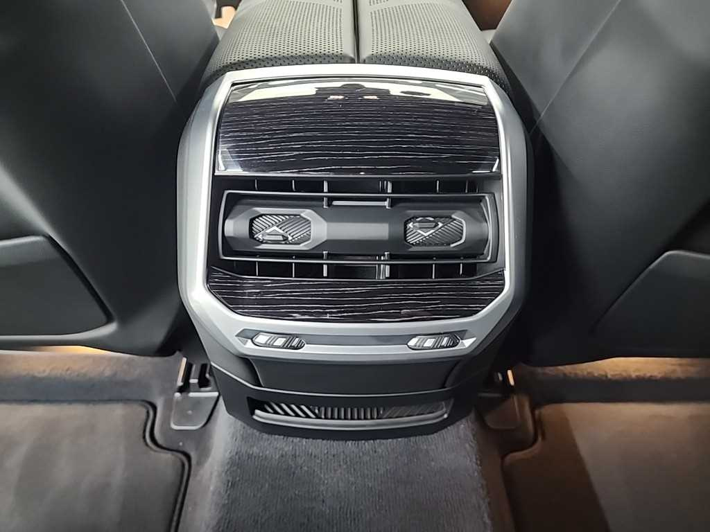 BMW 7-SERIES G70 2025