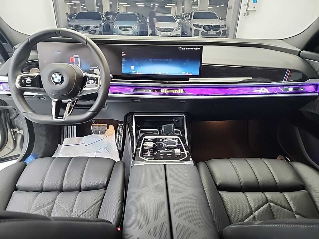 BMW 7-SERIES G70 2025