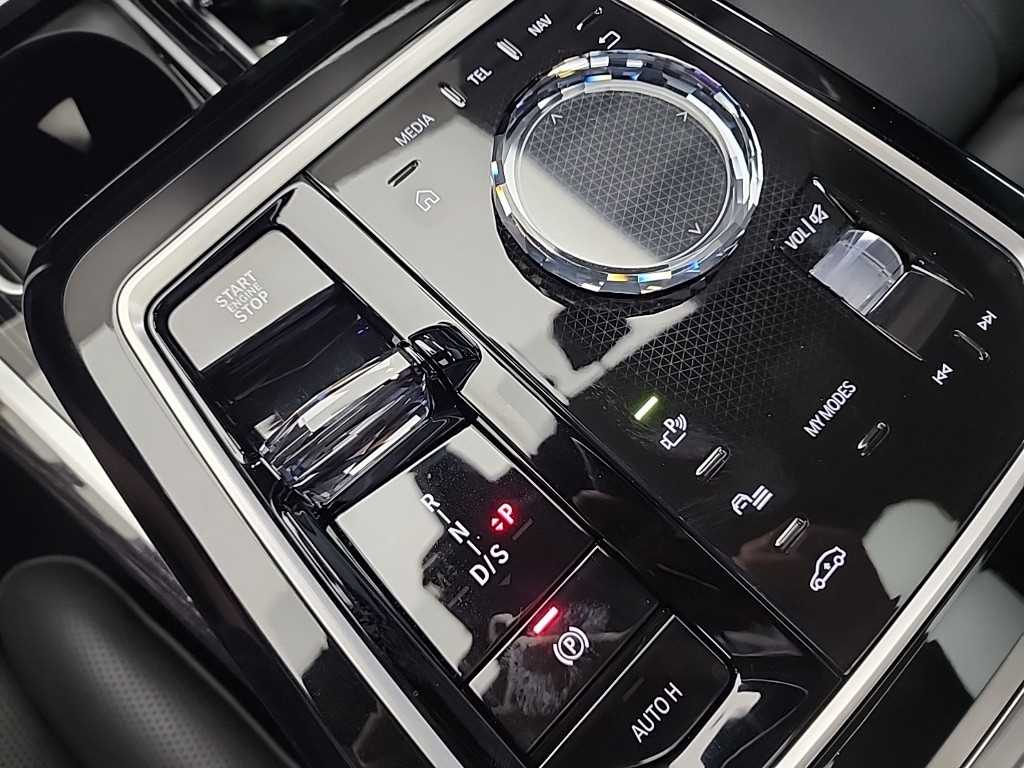 BMW 7-SERIES G70 2025