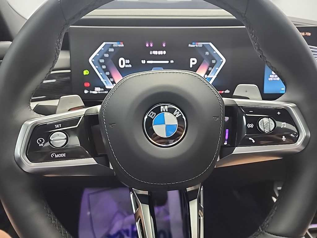 BMW 7-SERIES G70 2025