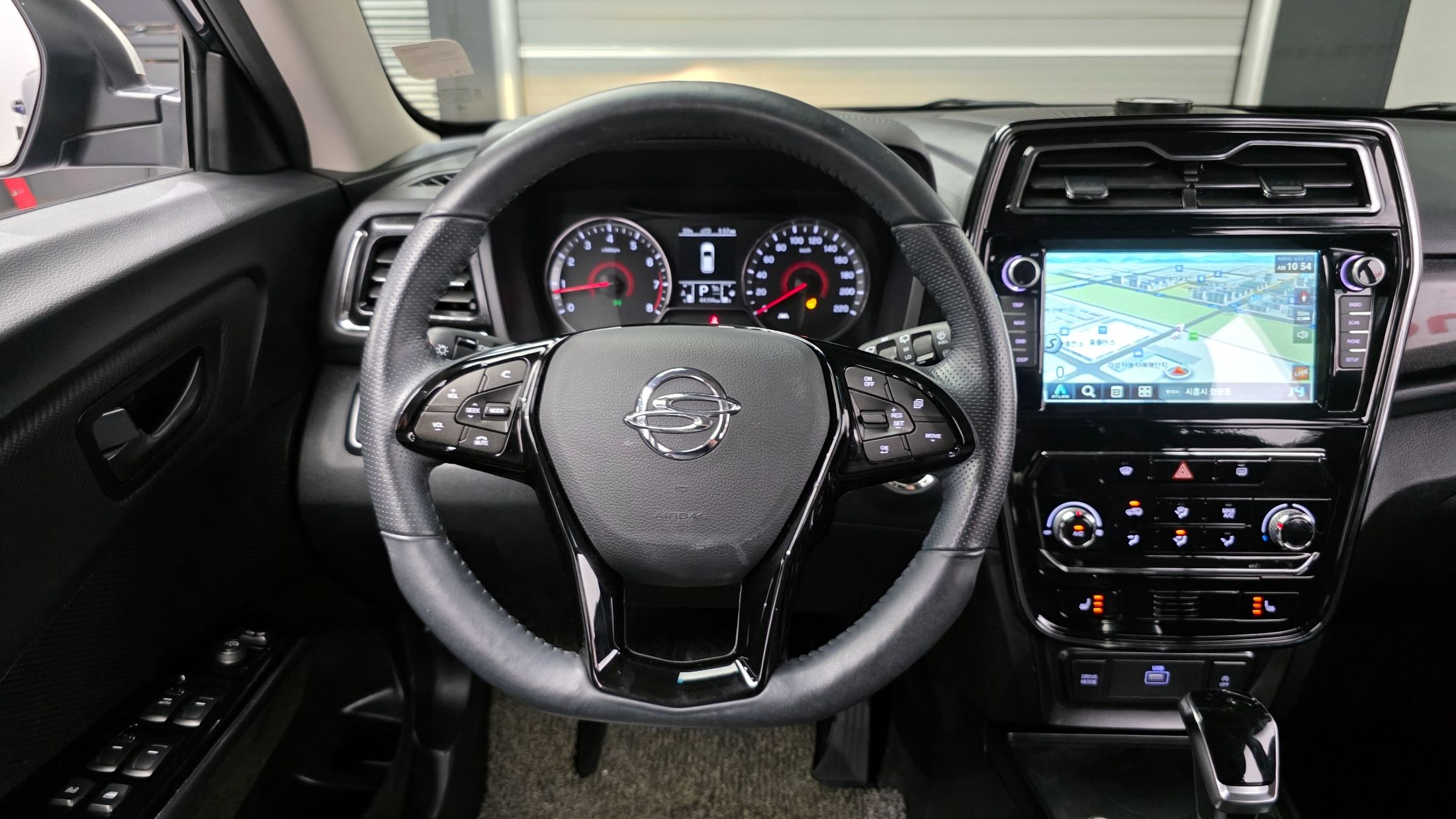 SSANGYONG TIVOLI VERY NEW 2021