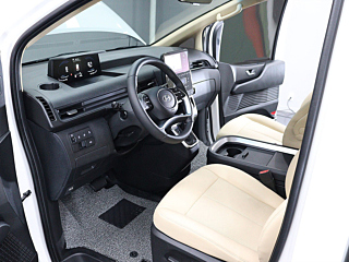 HYUNDAI STARIA 2025