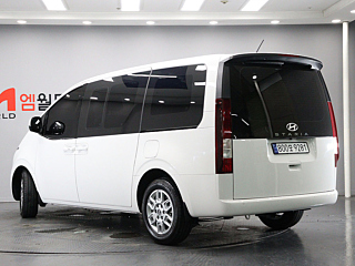HYUNDAI STARIA 2025