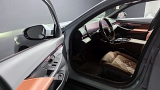 BMW 5-SERIES G60 2025