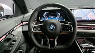 BMW 5-SERIES G60 2025