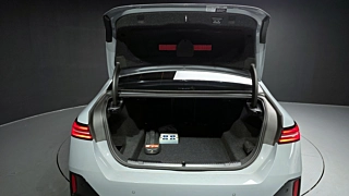 BMW 5-SERIES G60 2025
