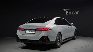 BMW 5-SERIES G60 2025