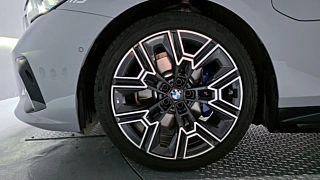 BMW 5-SERIES G60 2025