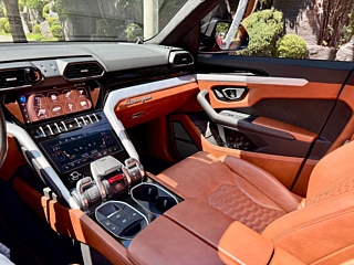 LAMBORGHINI URUS 2021