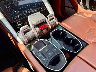 LAMBORGHINI URUS 2021