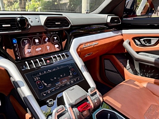 LAMBORGHINI URUS 2021