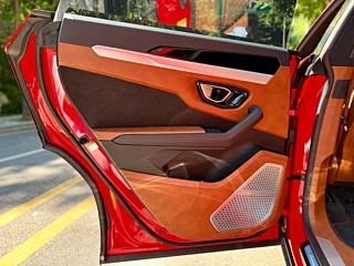 LAMBORGHINI URUS 2021