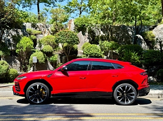 LAMBORGHINI URUS 2021