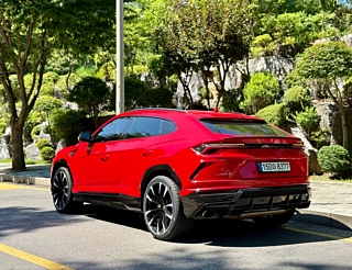 LAMBORGHINI URUS 2021