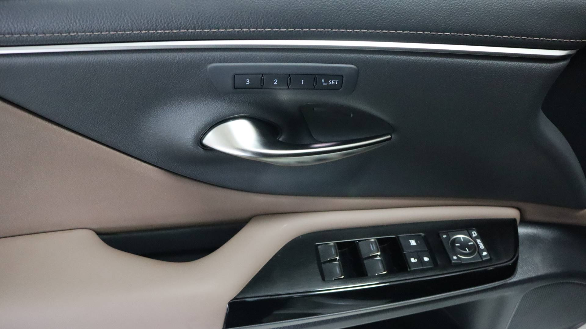 LEXUS ES300H 2024