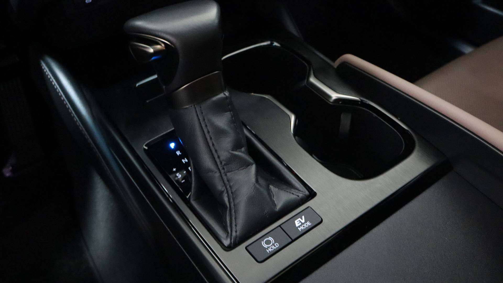 LEXUS ES300H 2024