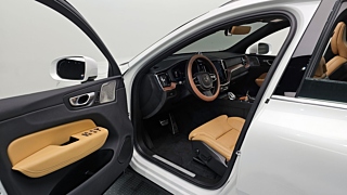 VOLVO XC60 2024