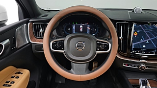 VOLVO XC60 2024