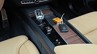 VOLVO XC60 2024