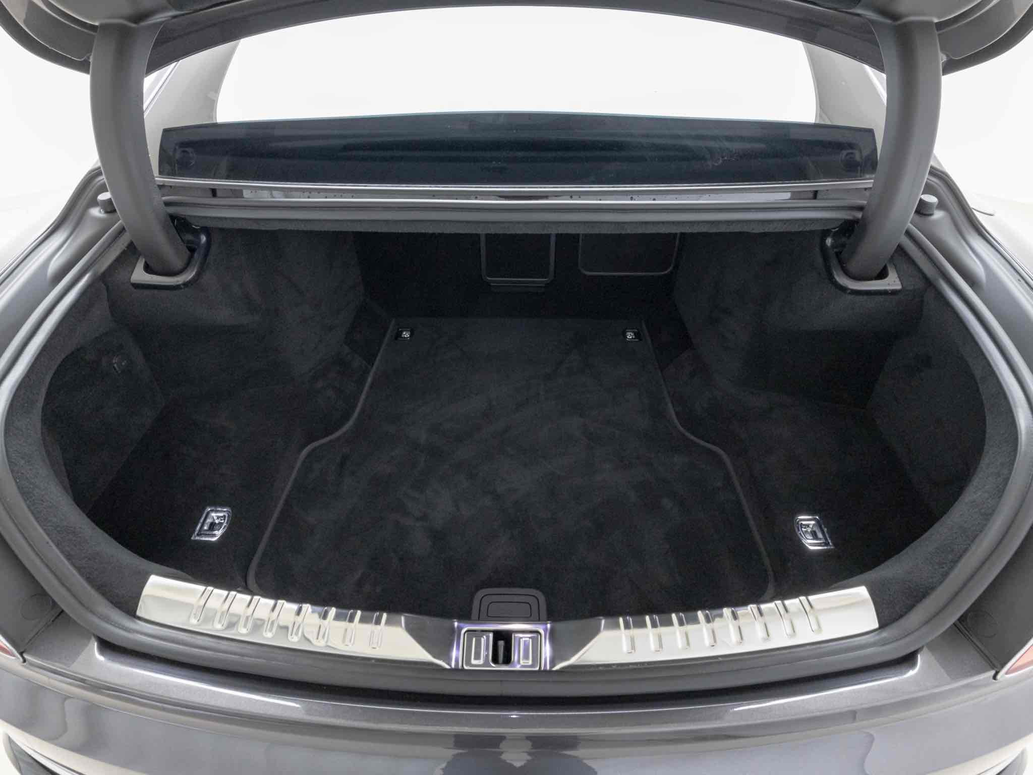 BENTLEY FLYING SPUR 2024